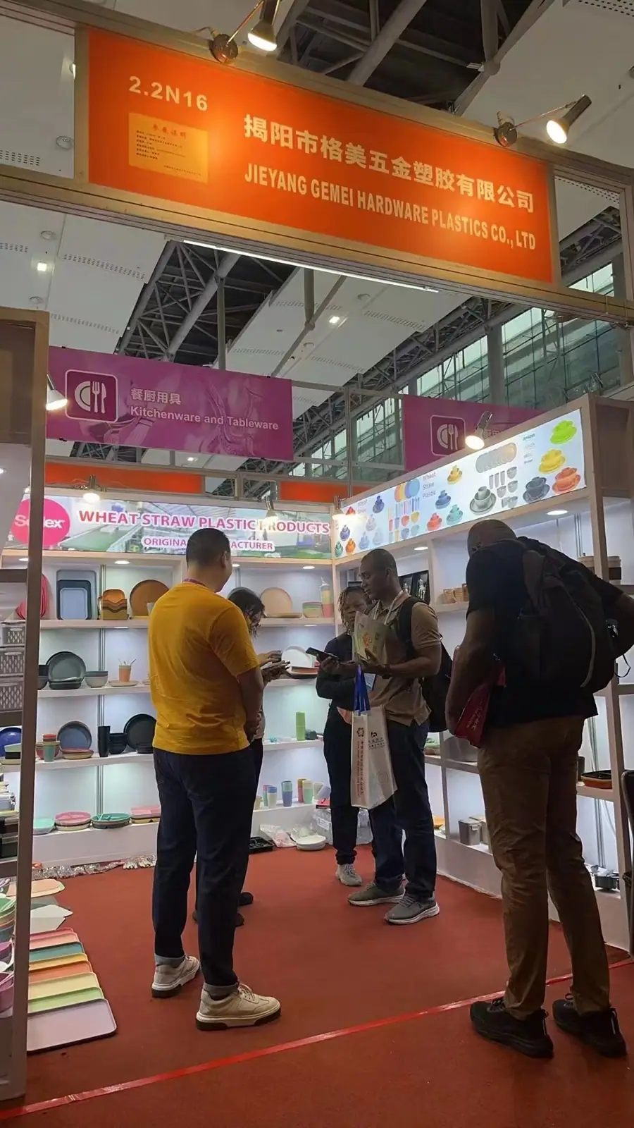 GEMEI exhibitor meeting buyers