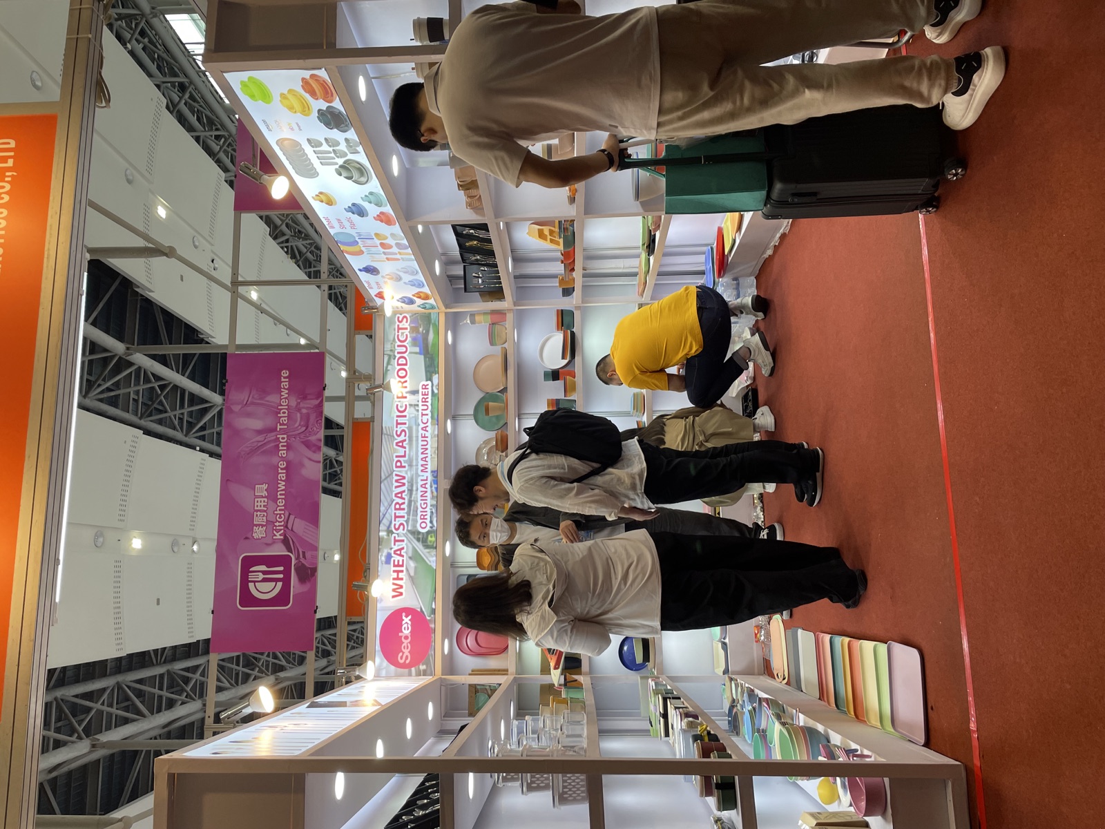GEMEI tableware and homeware booth with visitors at the Canton Fair